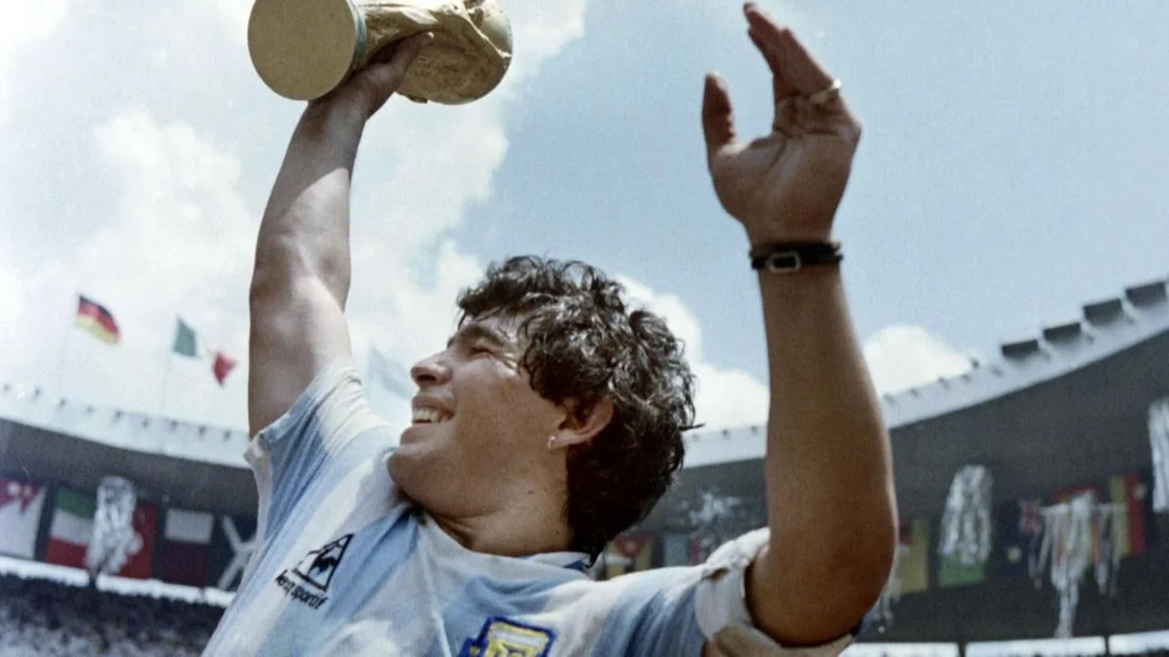 Las tapas de los diarios en el mundo despiden a Diego Maradona
