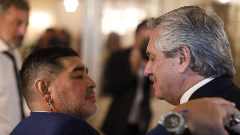 Alberto Fernández se emocionó al recordar una frase de Maradona