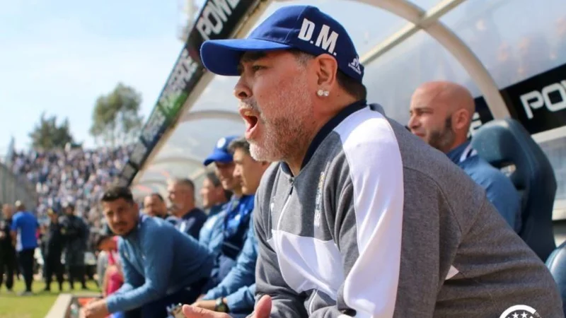 Liga Profesional: el homenaje de jugadores y árbitros a Diego Maradona