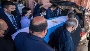 Así salió el cortejo fúnebre de Diego Maradona desde Casa Rosada
