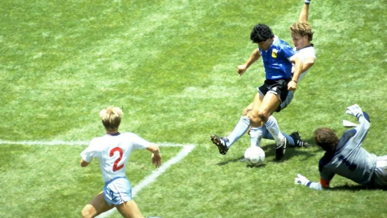 Víctor Hugo cambió el relato del gol a los ingleses para despedir a Maradona con un pedido especial