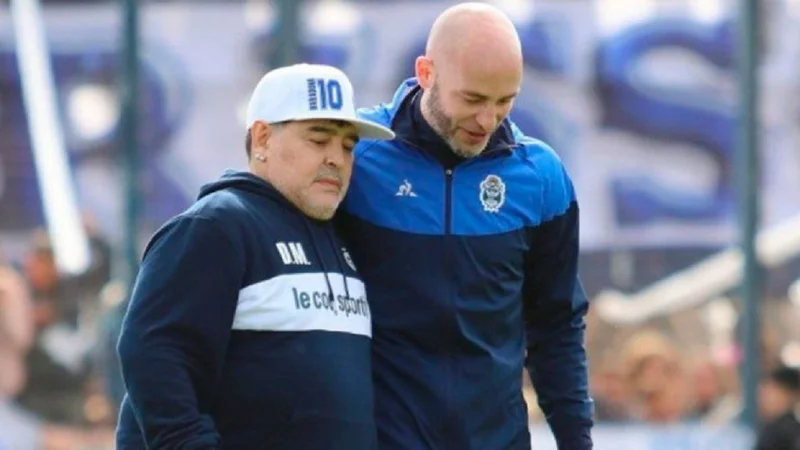 Sebastián Méndez renunció como DT de Gimnasia por la muerte de Maradona