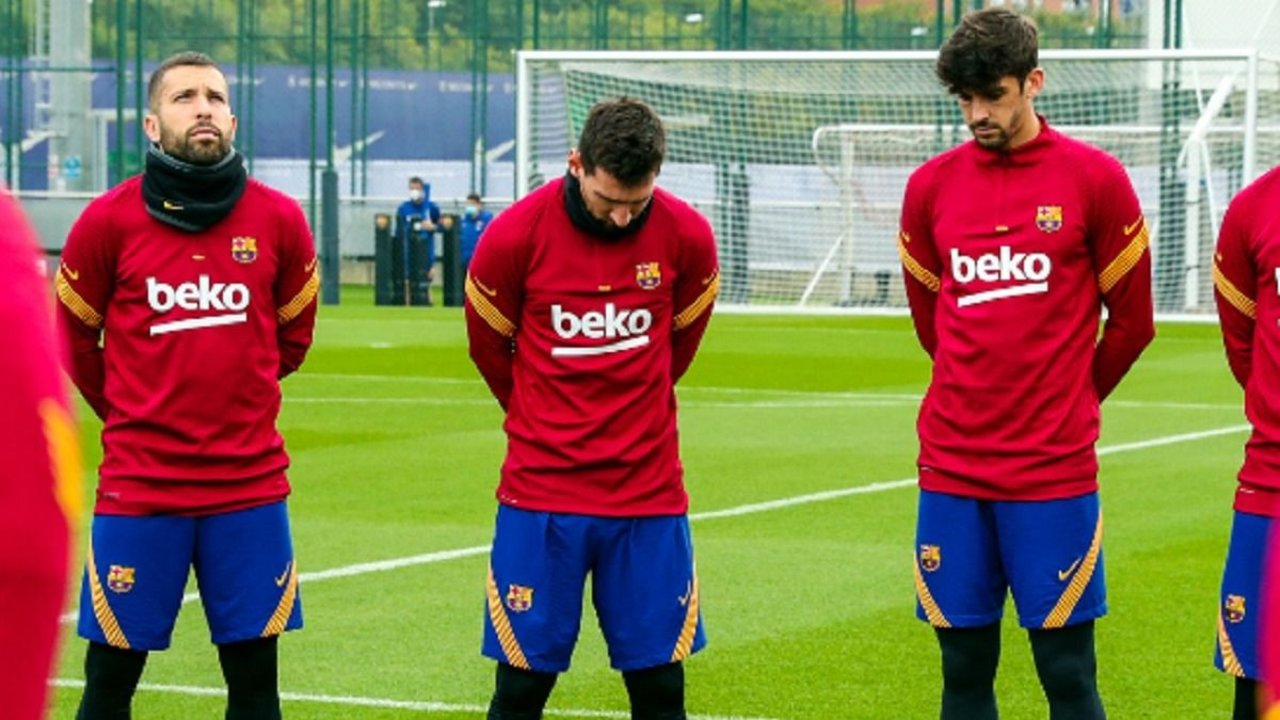 Messi, destruido: el plantel de Barcelona hizo un minuto de silencio en homenaje a Maradona