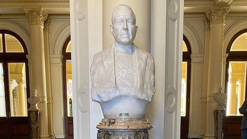 Repusieron el busto de Hipólito Yrigoyen en Casa Rosada