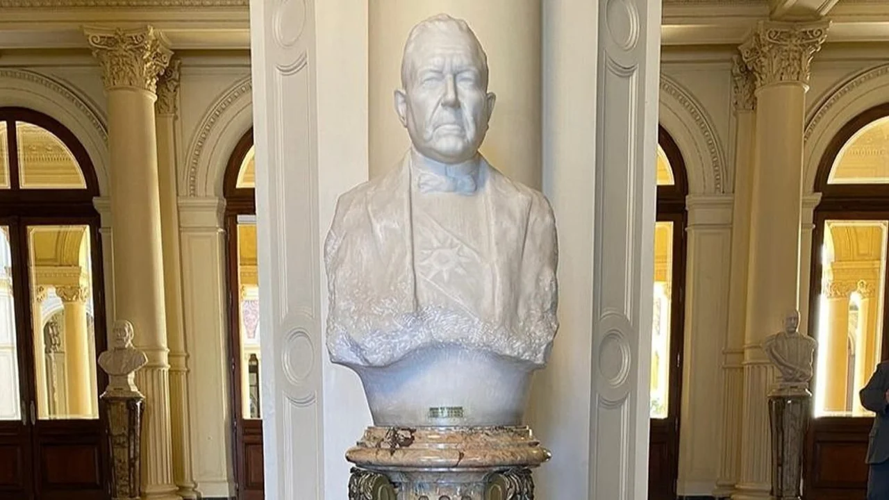 Repusieron el busto de Hipólito Yrigoyen en Casa Rosada