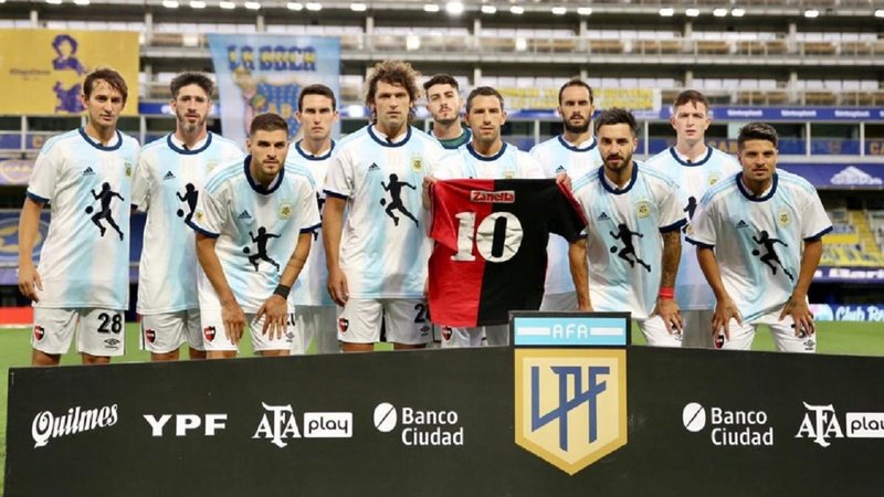 ¿Qué le dijo Messi a Maxi Rodríguez tras el homenaje a Maradona?