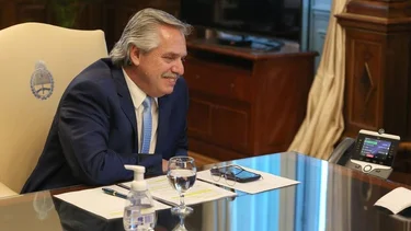 Alberto confirmó que será "el primero" en aplicarse la vacuna rusa