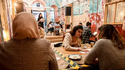 "Citas rápidas" lingüísticas atraen a estudiantes judíos y palestinos en Jerusalén "Citas rápidas" lingüísticas atraen a estudiantes judíos y palestinos en Jerusalén