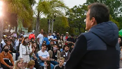 Massa, a los jóvenes: "Necesitamos que participen, nos interpelen y nos exijan" Massa, a los jóvenes: "Necesitamos que participen, nos interpelen y nos exijan"