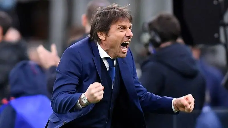 Tottenham nombra entrenador a Conte tras el despido de Nuno