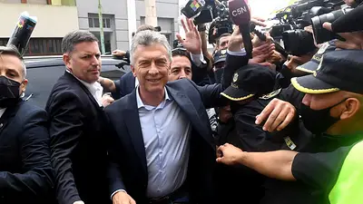 El video y la foto: el momento exacto donde Macri agrede a C5N El video y la foto: el momento exacto donde Macri agrede a C5N