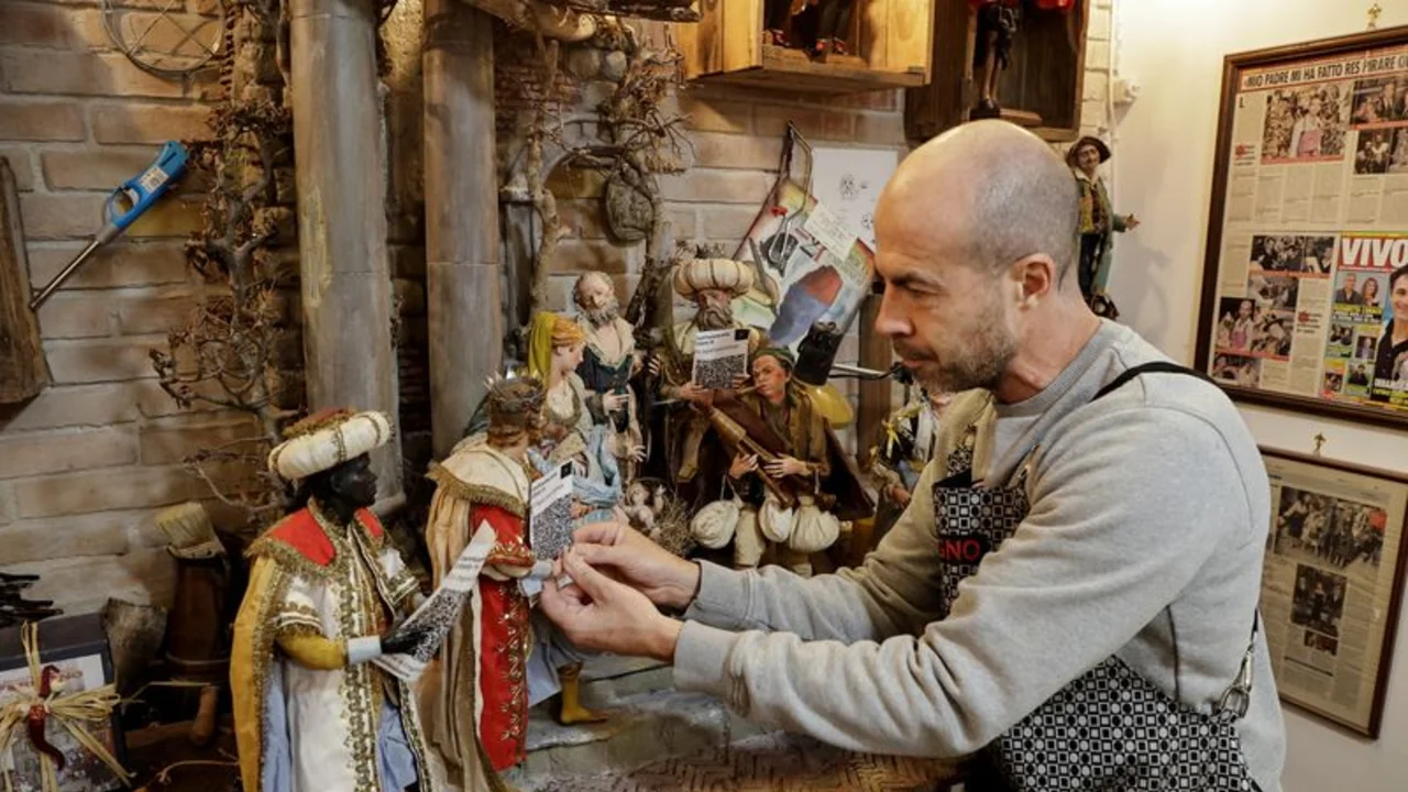 En Nápoles, los Reyes Magos obtienen el pase sanitario por el COVID para visitar el pesebre de Jesús