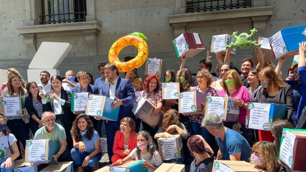 Presentaron más de 50.000 firmas en la Legislatura para impedir la privatización de Costa Salguero