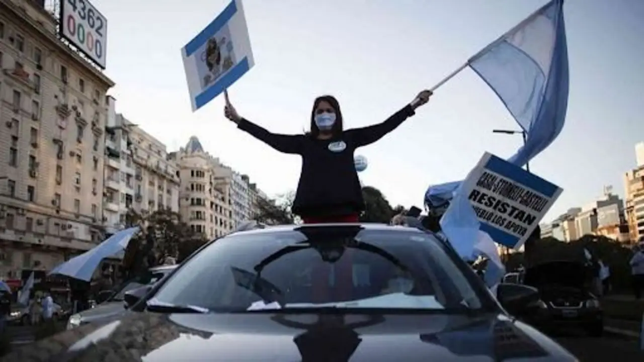 El terraplanismo político y la cruzada desestabilizadora