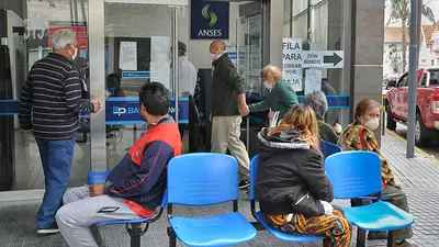 El Gobierno falta a su palabra y renueva contratos laborales sólo por 3 meses El Gobierno falta a su palabra y renueva contratos laborales sólo por 3 meses