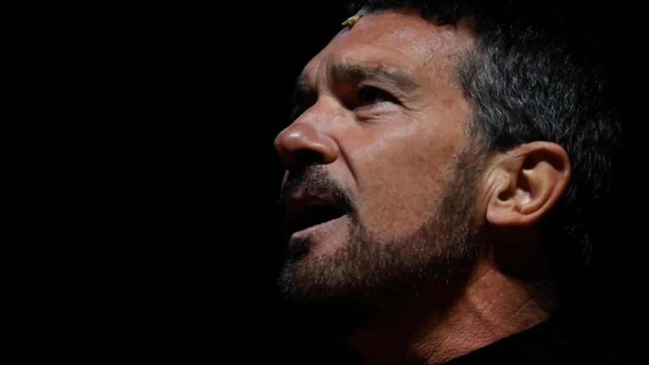 Un asunto de familia: Antonio Banderas recluta a su hija para un musical español