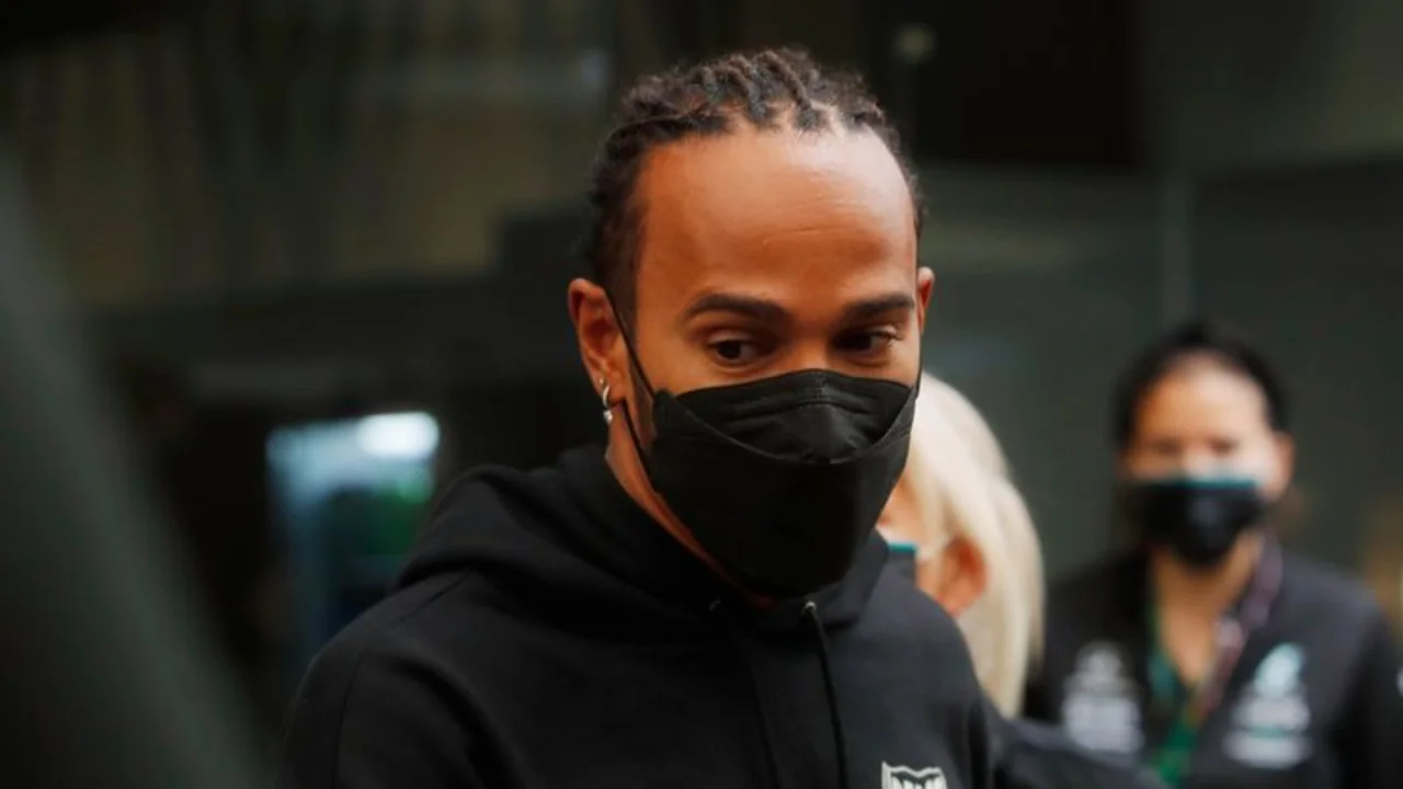 Hamilton es penalizado con cinco puestos en la grilla de salida en Brasil