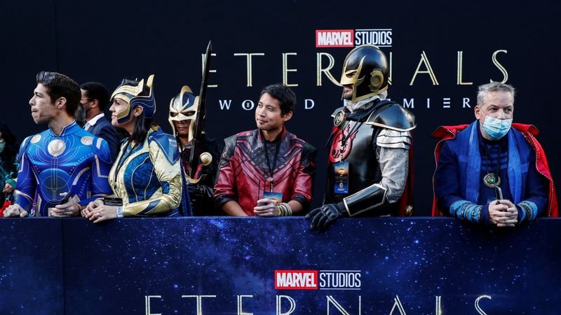 "Eternals" lidera taquilla en EEUU, superando a "Clifford the Big Red Dog"