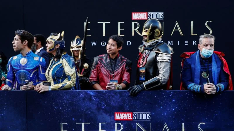 "Eternals" lidera taquilla en EEUU, superando a "Clifford the Big Red Dog"