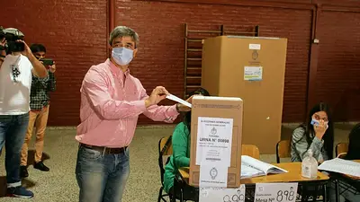 Más del 60% del padrón electoral votó en Tucumán en unas 400 escuelas Más del 60% del padrón electoral votó en Tucumán en unas 400 escuelas