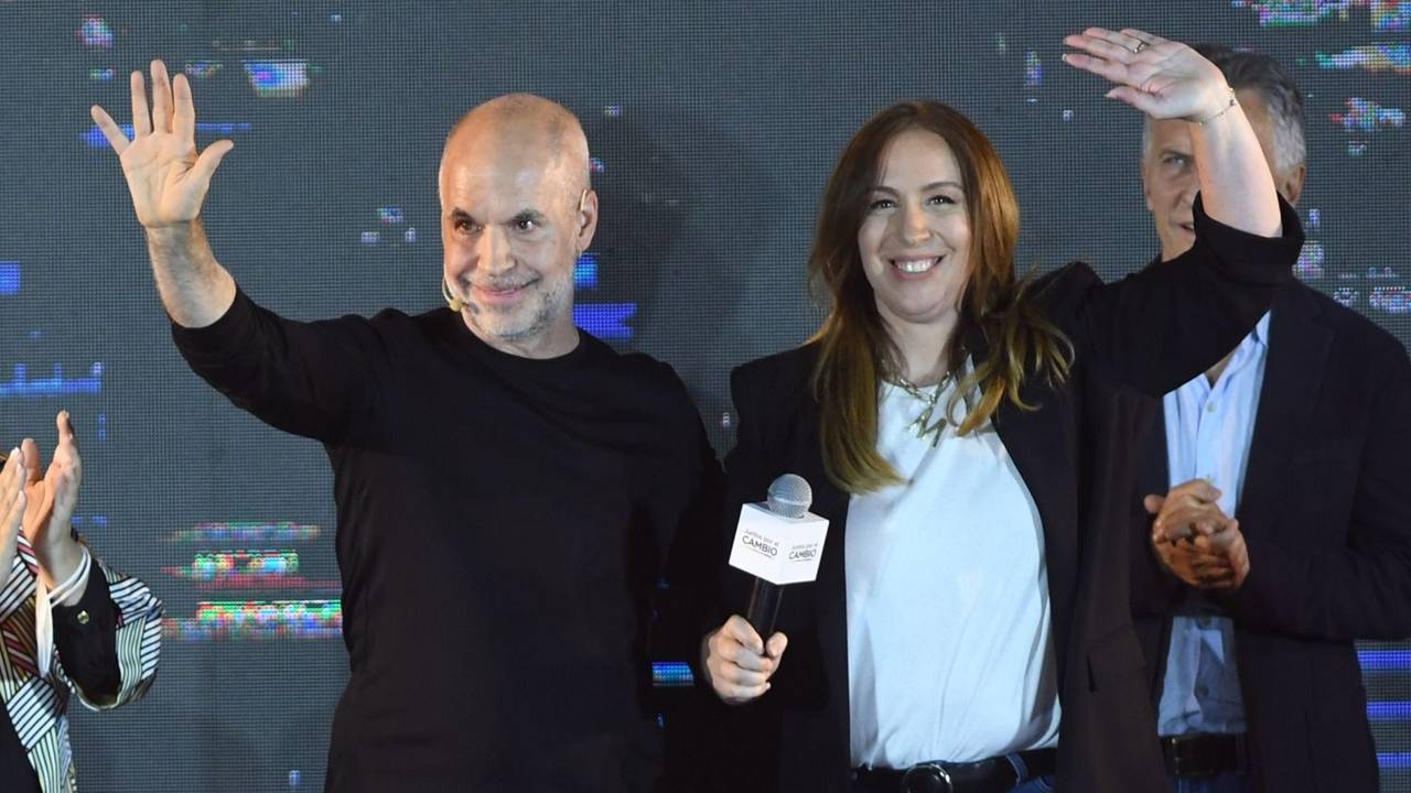 Desangelada, Vidal empieza a recorrer el país en busca de volumen político