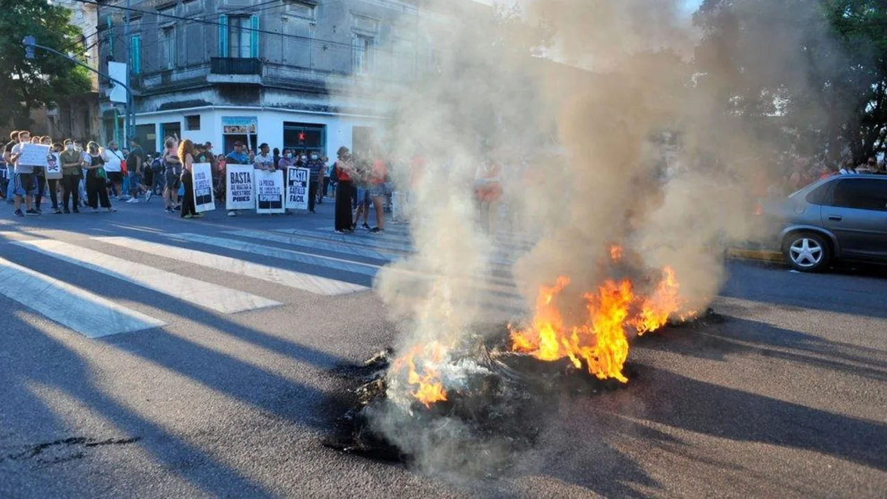 Crimen de Lucas: familiares y amigos protestaron en la comisaría de Barracas