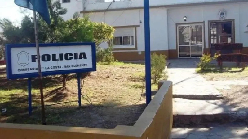 Acusan a nueve policías de matar a un detenido en una comisaría