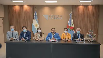 La Rioja: el gobernador Quintela anunció un aumento salarial del 52% para el 2022 La Rioja: el gobernador Quintela anunció un aumento salarial del 52% para el 2022