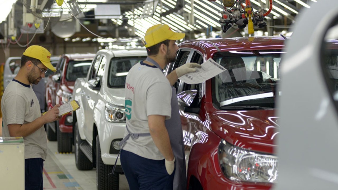 Toyota le anunció a Fernández inversiones para elevar la producción y generar trabajo