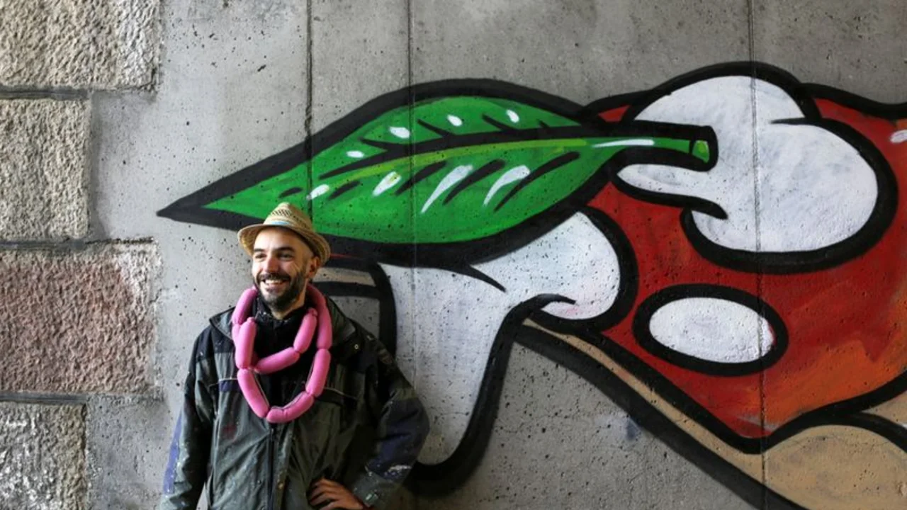 Artista urbano italiano lucha contra el racismo convirtiendo esvásticas en pastelillos