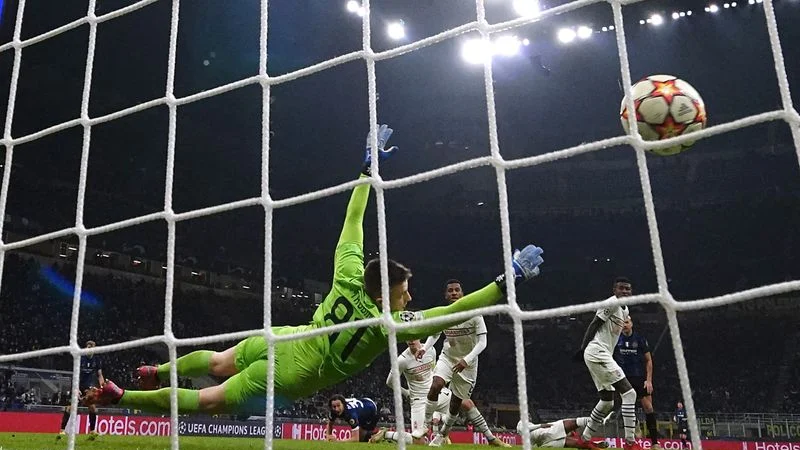 Doblete de Dzeko ante el Shakhtar deja al Inter al borde de los octavos de final de Liga de Campeones