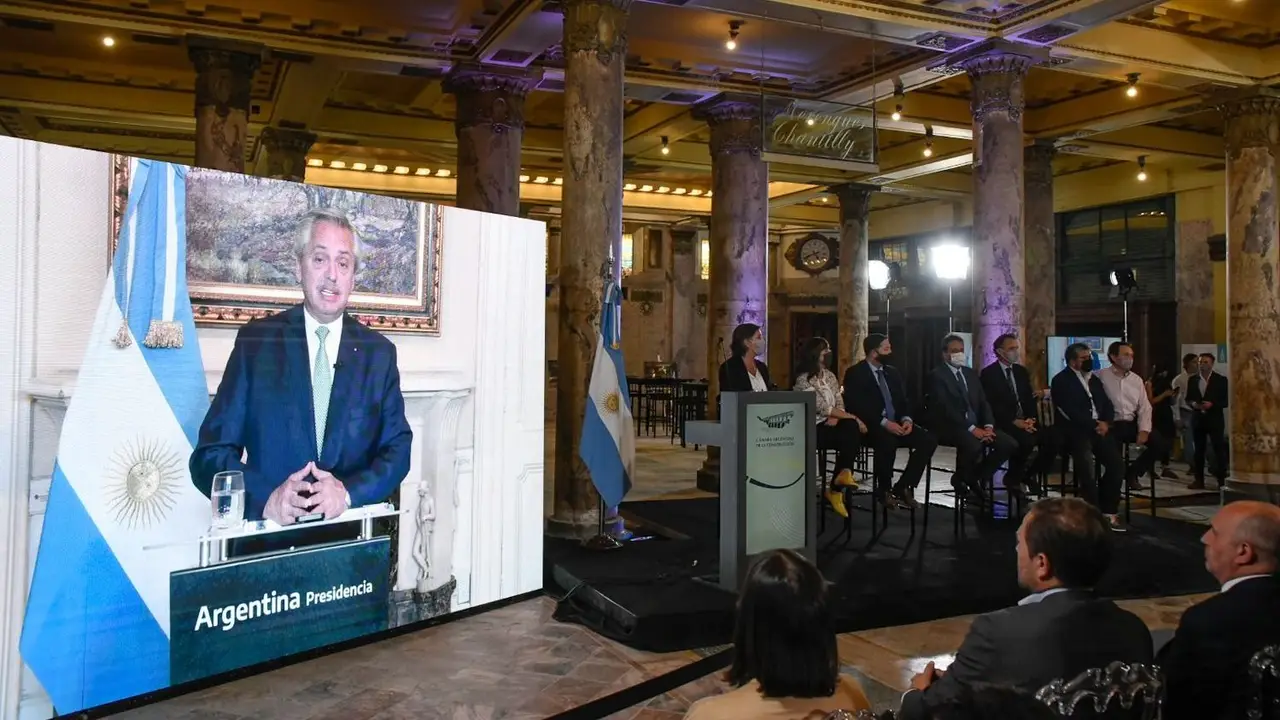 Alberto celebró la reactivación de la construcción y apuntó contra quienes generan odio