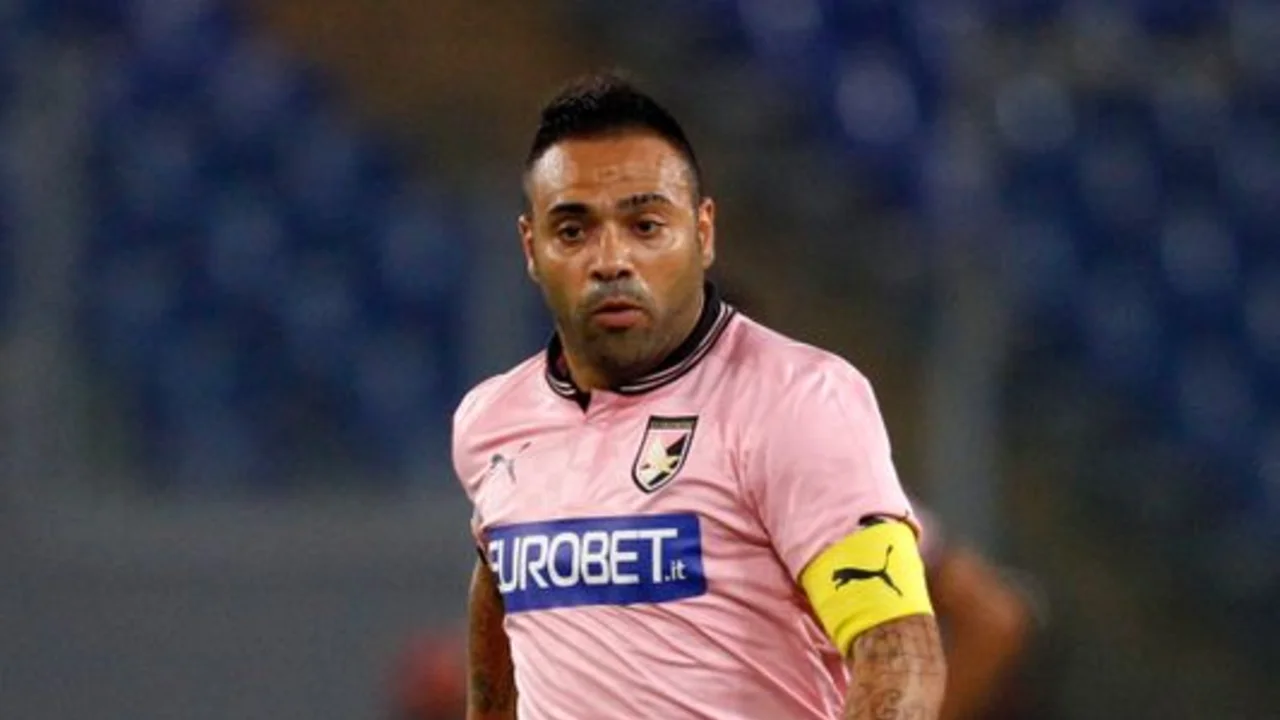 Condenan a prisión al exdelantero de la Juve Miccoli por extorsión con métodos mafiosos