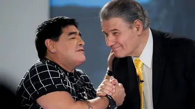 Diego Maradona y Víctor Hugo Morales fueron grandes amigos Diego Maradona y Víctor Hugo Morales fueron grandes amigos