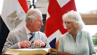 El príncipe Carlos niega haber preguntado sobre el tono de piel del hijo de Harry y Meghan El príncipe Carlos niega haber preguntado sobre el tono de piel del hijo de Harry y Meghan