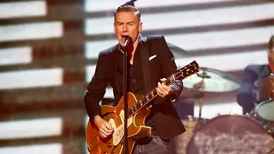Bryan Adams da un toque de rock a un calendario Pirelli basado en estrellas de la música Bryan Adams da un toque de rock a un calendario Pirelli basado en estrellas de la música