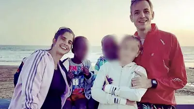 Detuvieron a la pareja que había adoptado y abandonado a dos niños africanos Detuvieron a la pareja que había adoptado y abandonado a dos niños africanos