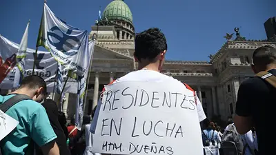Ciudad: continúa el paro de residentes y concurrentes y habrá una nueva movilización Ciudad: continúa el paro de residentes y concurrentes y habrá una nueva movilización