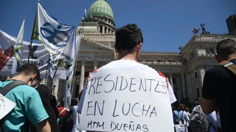 Ciudad: continúa el paro de residentes y concurrentes y habrá una nueva movilización