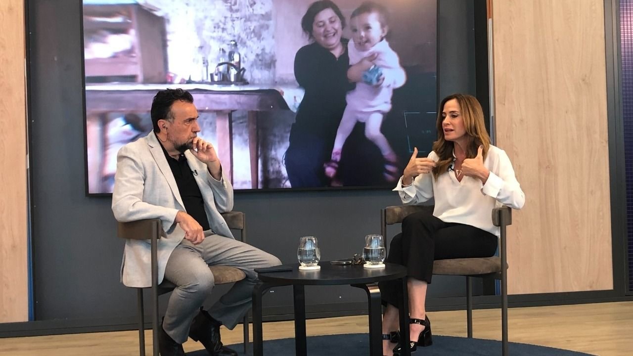 Victoria Tolosa Paz, Roberto Navarro