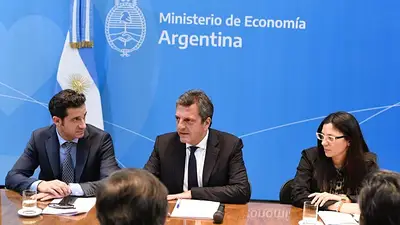 El Gobierno y empresarios textiles acordaron un congelamiento de precios El Gobierno y empresarios textiles acordaron un congelamiento de precios