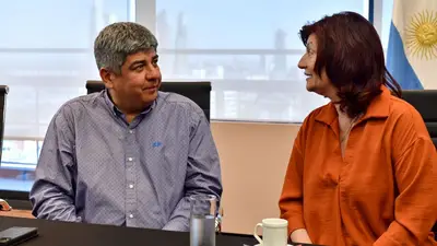 Tras la reunión con Moyano, Olmos no descartó una suma fija y aseguró que es "imperativo" mejorar los salarios Tras la reunión con Moyano, Olmos no descartó una suma fija y aseguró que es "imperativo" mejorar los salarios