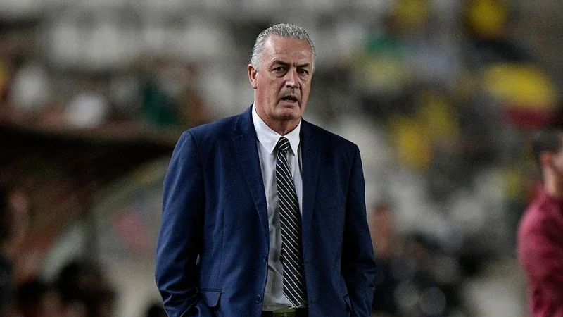 Entrenador de Ecuador critica cambio de fecha del primer partido del Mundial