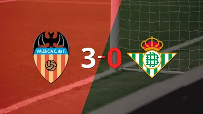 Valencia sentenció con goleada 3-0 a Betis Valencia sentenció con goleada 3-0 a Betis