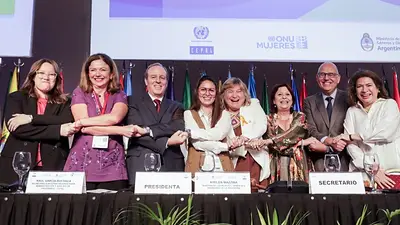 Países de la región se comprometen a adoptar la sociedad del cuidado como nuevo estilo de desarrollo Países de la región se comprometen a adoptar la sociedad del cuidado como nuevo estilo de desarrollo