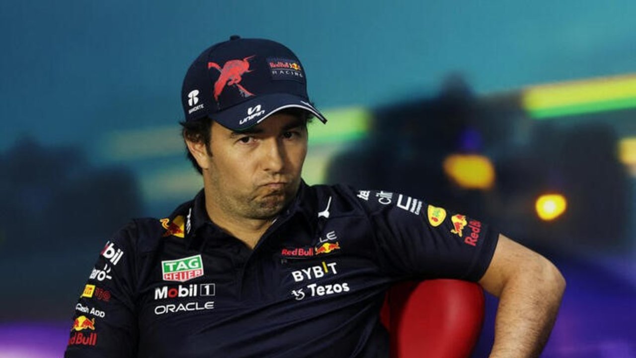 Un molesto "Checo" Pérez dice que Verstappen demostró "quién es realmente"