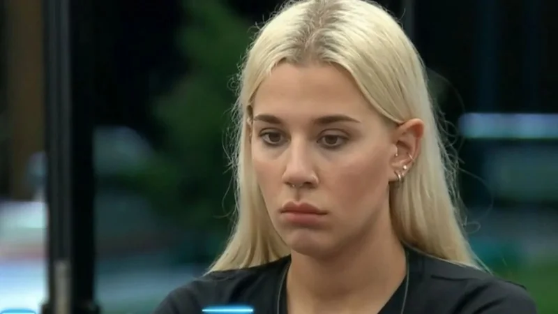 Escrache a Lucila La Tora de Gran Hermano por defecar en espacios públicos. Municipalidad de Berazategui.