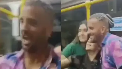 Juan Reverdito de Gran Hermano sacándose fotos en un colectivo Juan Reverdito de Gran Hermano sacándose fotos en un colectivo