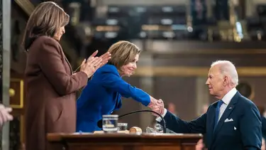 Nancy Pelosi apuntó contra Biden por la derrota demócrata