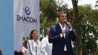 Massa entregó tablets y anunció que "no va a quedar un solo chico" sin ellas en Tigre en 2023 Massa entregó tablets y anunció que "no va a quedar un solo chico" sin ellas en Tigre en 2023